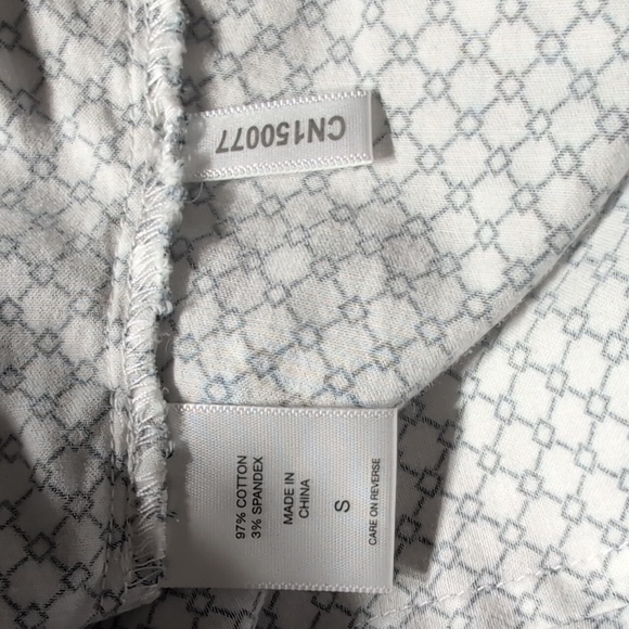 New York & Company Stylish Button-Up Shirt with Geometric Pattern Size Small - Picture 7 of 7